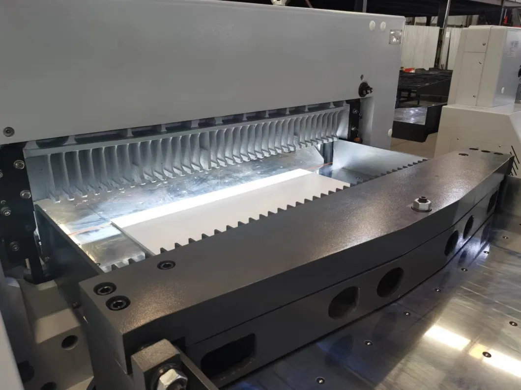 Guowei Program Control Paper Guillotine Hydraulic Cutter Cutting Machine (130K)